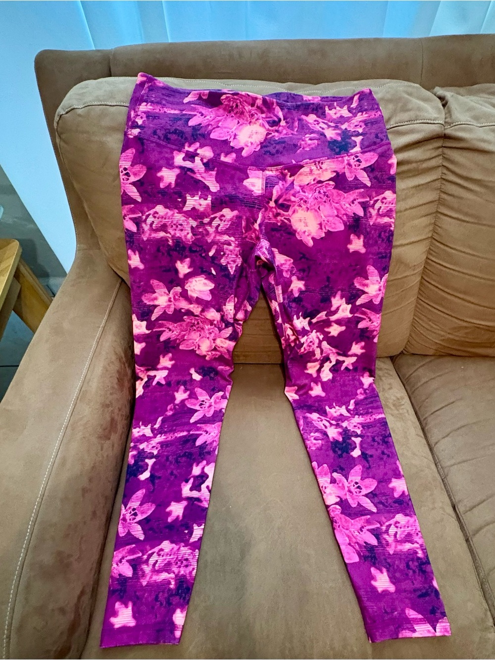 Old Navy Active Go-Dry Leggings - Magenta Floral Print & Sporty Vibe